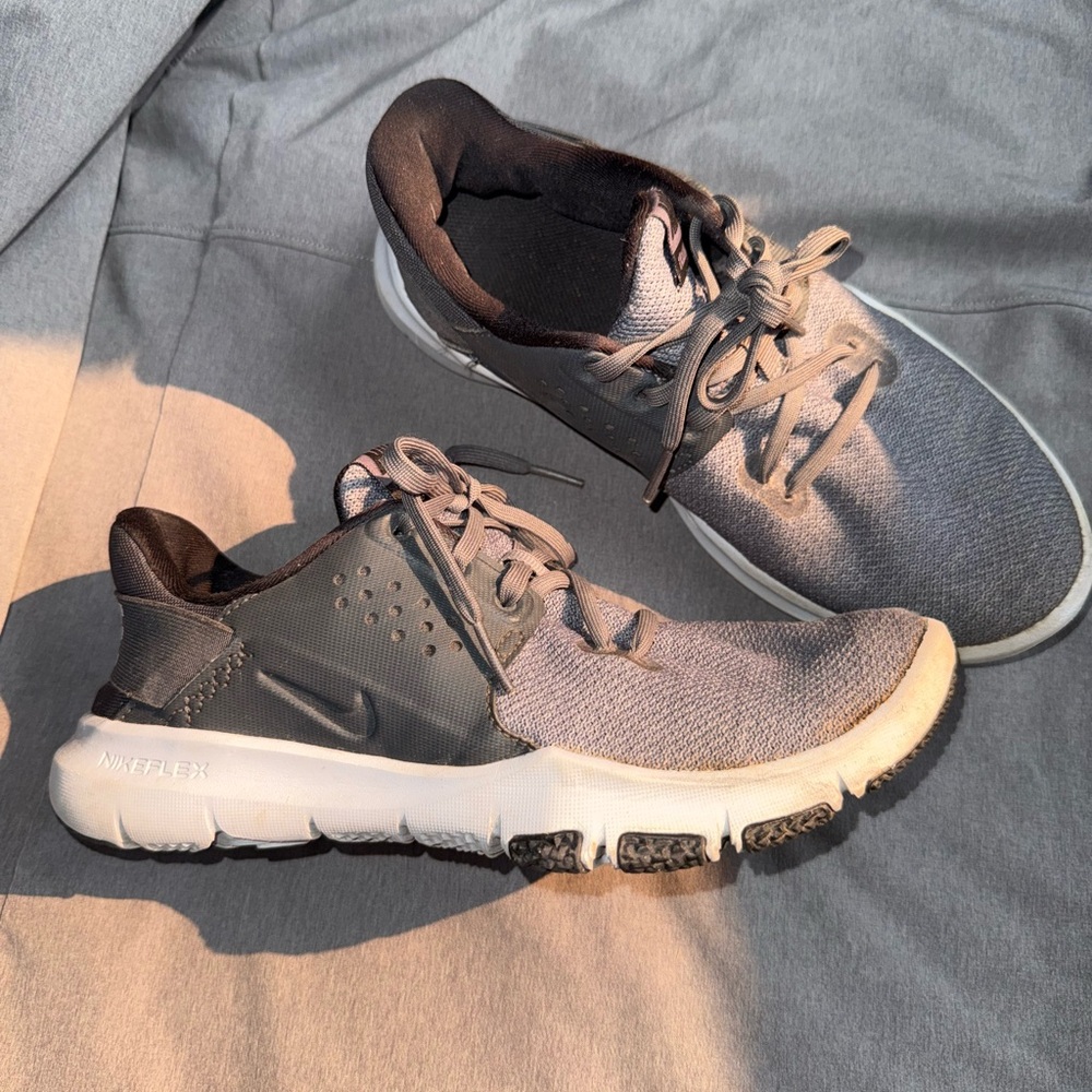 Nike Flex Black and Gray Running Shoes